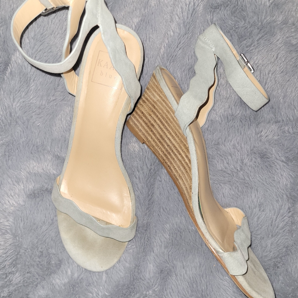 Flat heel shoes